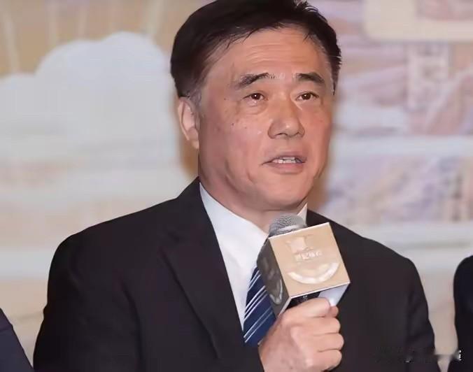 郝龙斌提出，要以“对等、尊严”的方式，和大陆开展交流郝龙斌说要跟大陆讲“对等