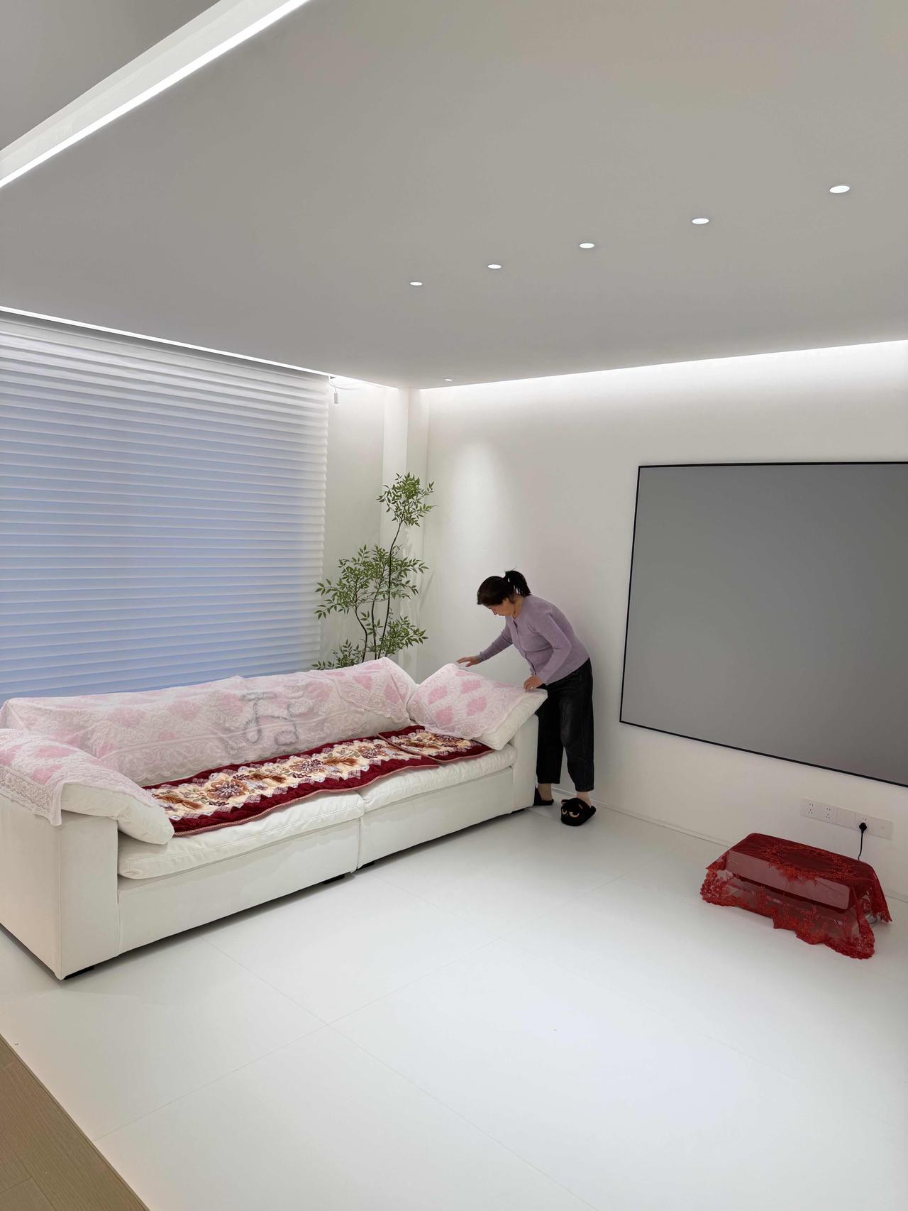 到底是谁？教会60岁婆婆网购的，下班回来天塌了，山东一女生晒出自己的家，被婆婆打