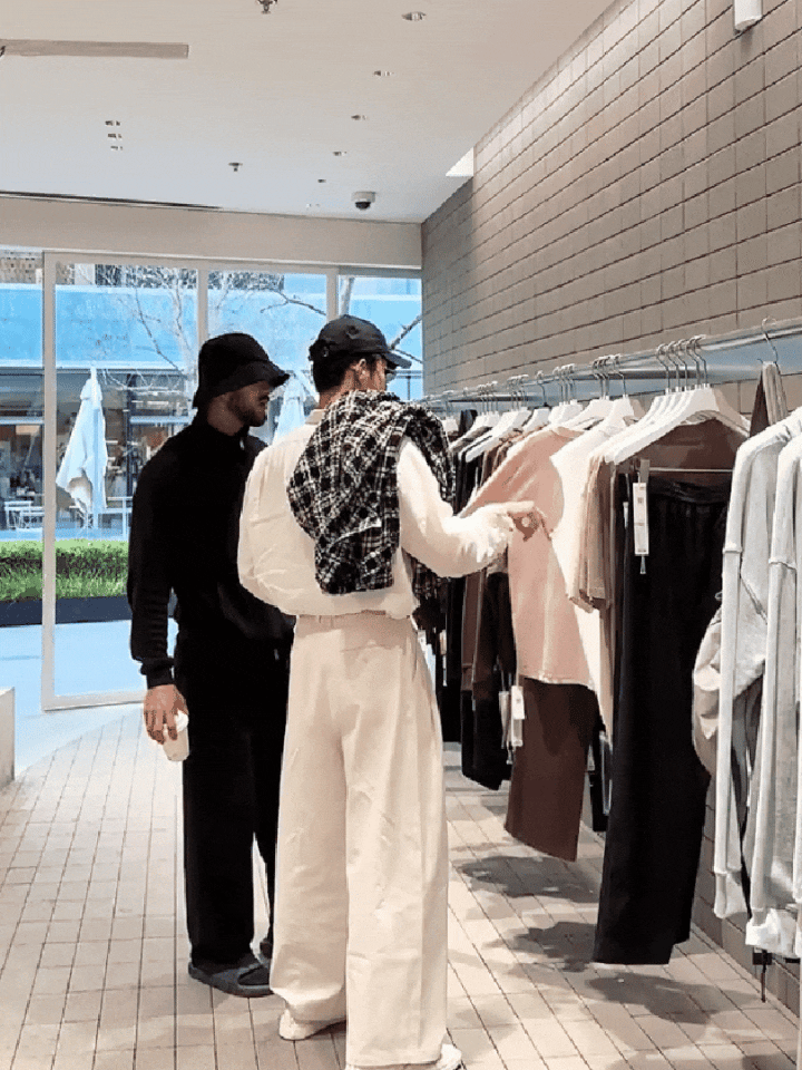 黄景瑜︱路人偶遇20260407在西岸梦中心偶遇的视频，最喜欢这位路人拍的，还原