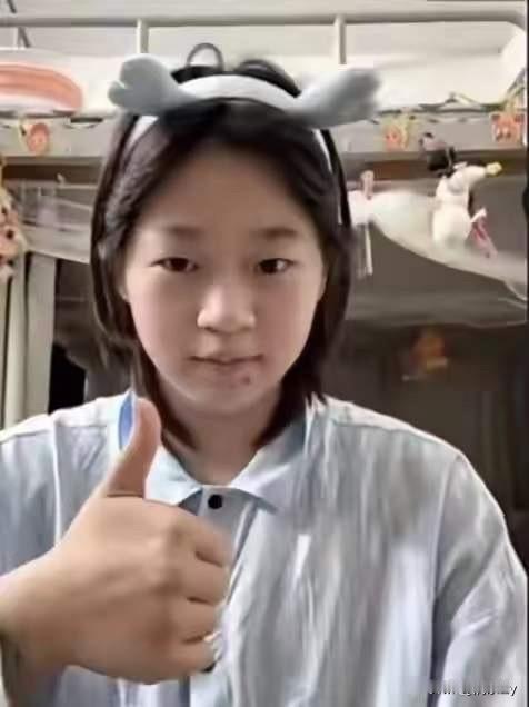 太有格局了！1小时43598元全部捐给了中国乡村发展基金会，助力乡村儿童！全