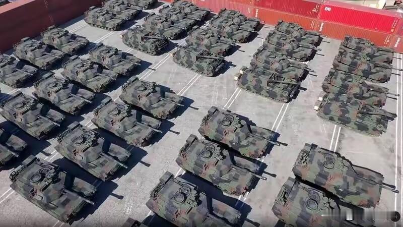 美国第二批42辆M1A2T坦克准备抵台。7月23日，台媒体独家报道称：M1A2