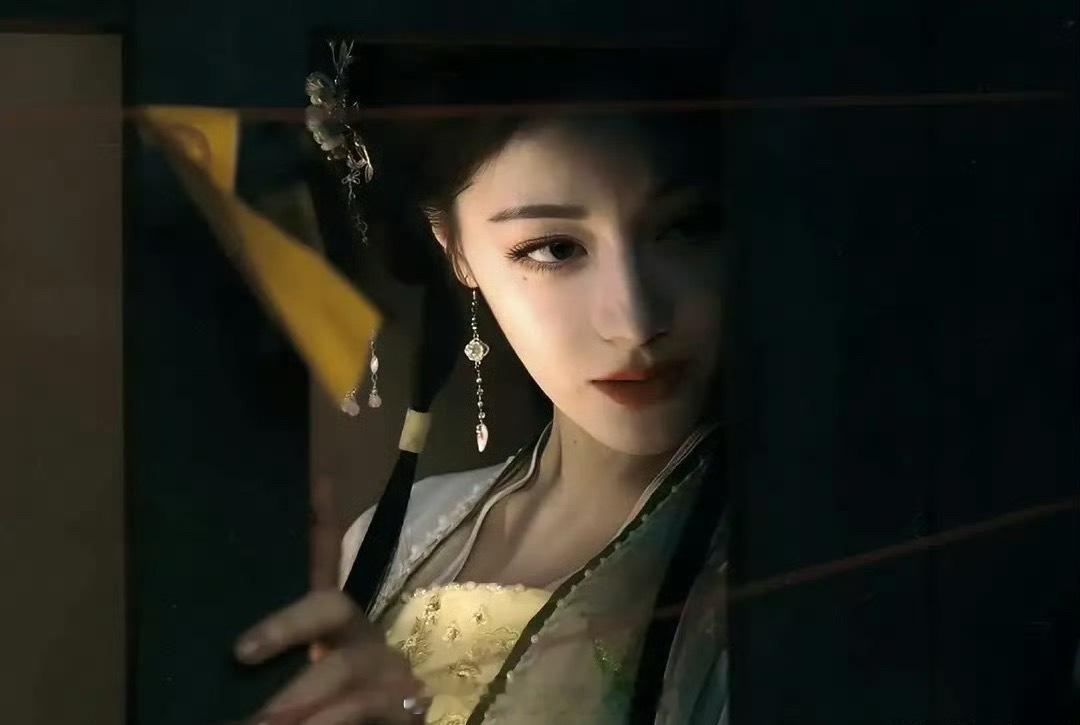我会因为迪丽热巴的这一个镜头去尝尝咸淡，希望剧情别拉胯​​​