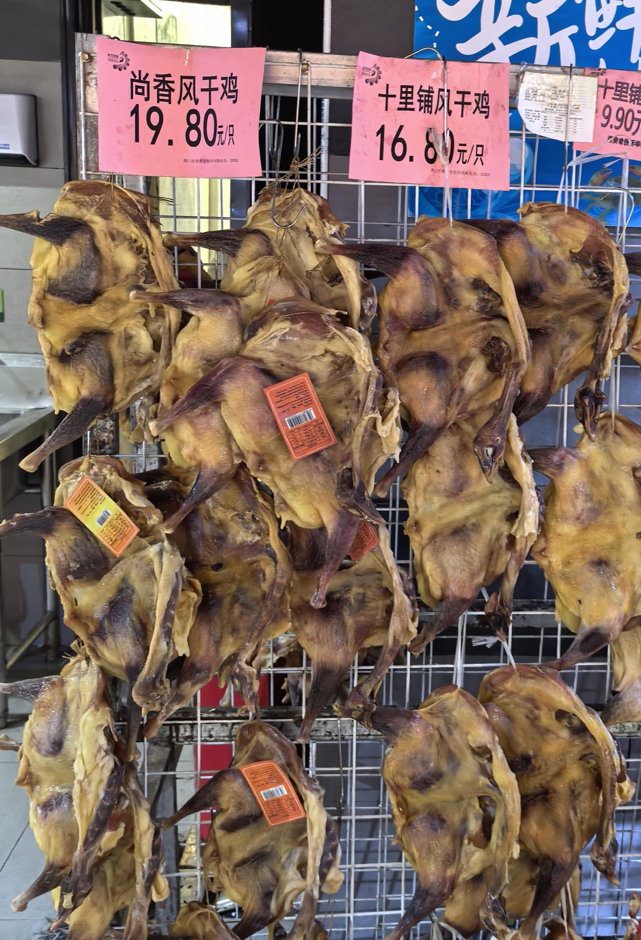 推荐地方美食：风干鸡天冷了，家里主厨们又开始准备腊货了吧。为友友们推荐一道