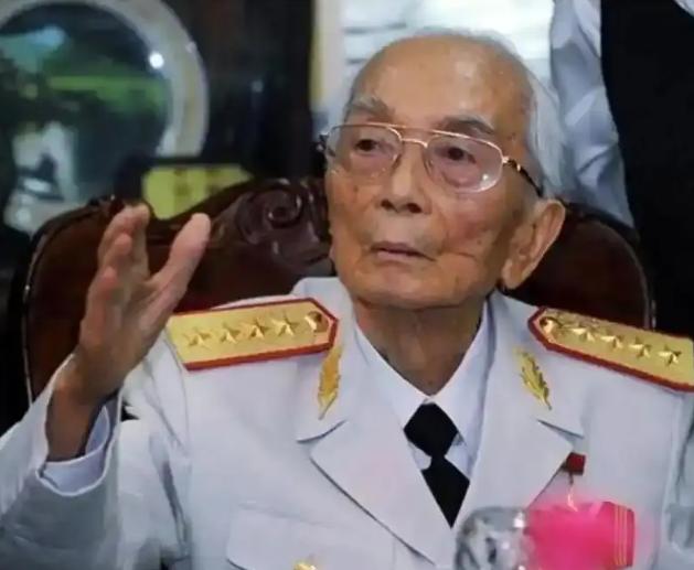1976年，越南驻华大使阮仲永预感不祥，曾跪求武元甲别做世界第三美梦，称解放军火