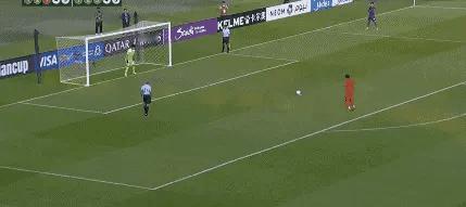 杨皓宇：啊！！！！！！！！！李昊：兄弟莫慌，有我！乌兹别克斯坦点球第三罚击中