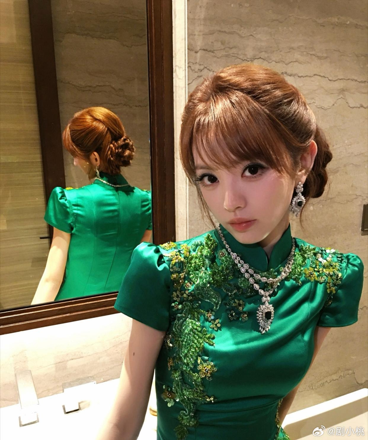 1.俞灏明已经被王晓晨拿捏住了，平常都看她脸色，最近也没逼婚，就先这么谈着。2.