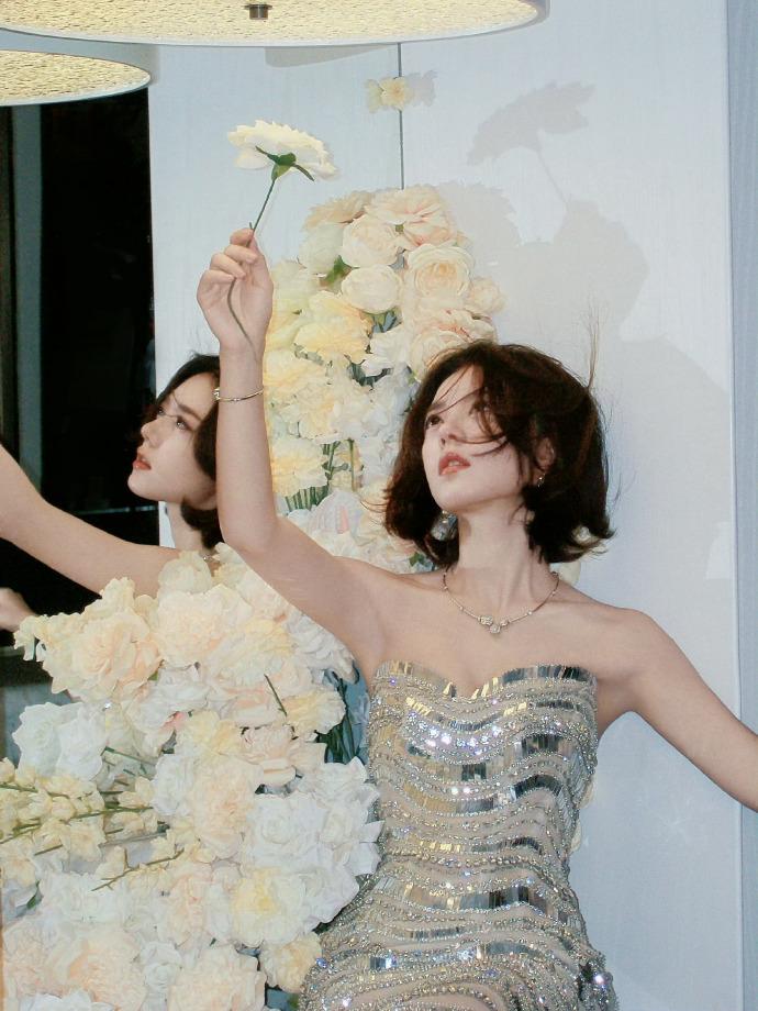 赵今麦这个背中国人那么多，长得美的多得要死，但仅从皮囊和赵今麦pk的，目前没有几