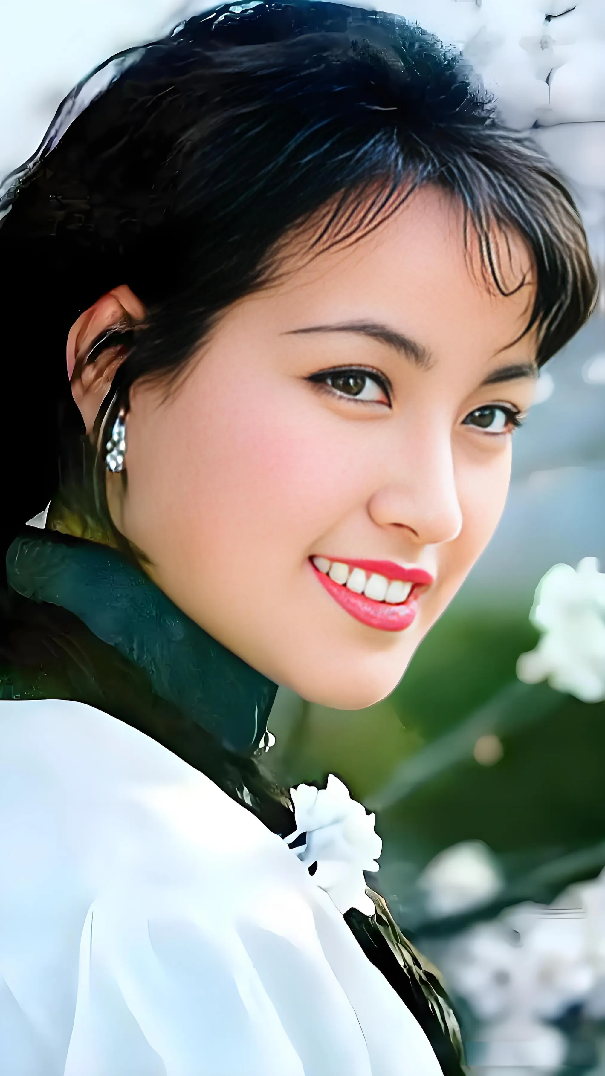 刘晓庆在录制《<em>一路繁花</em>》时，透露了<em>一</em>段令人唏嘘的过往。她直言如今已没了亲戚，亲情