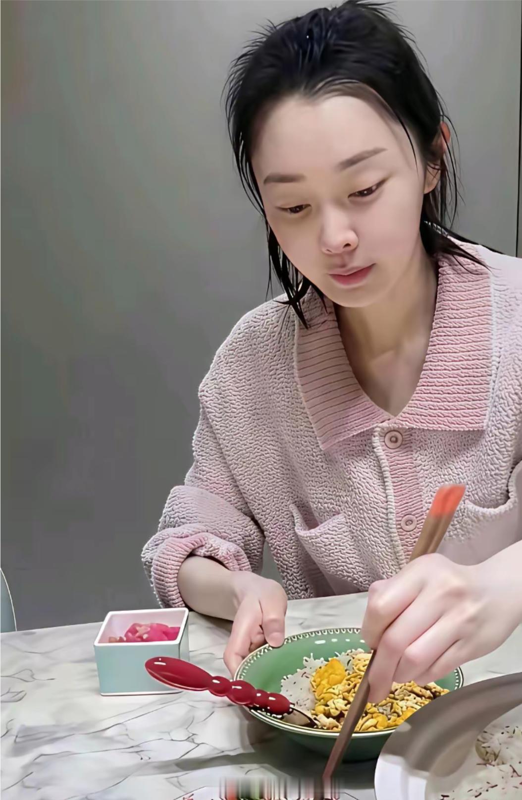 宋轶素颜照，和以前相比，大家看是否变样没？