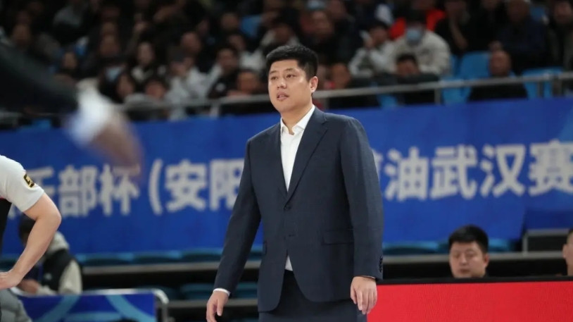 山西男篮主教练潘江专挑杜锋“叫板”，这事儿就算原本没故事，现在也有故事了。俱乐部