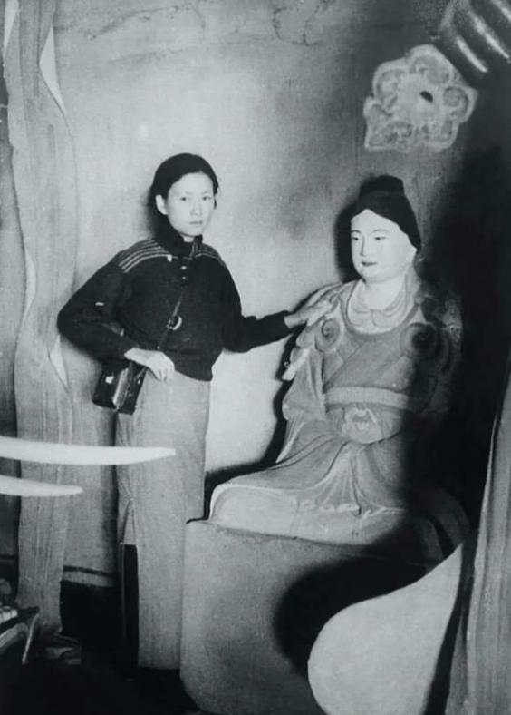 1937年6月，梁思成、林徽因夫妇在五台山发现了佛光寺东大殿，这是中国首次确认的