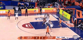 上海久事球星张镇麟真是状态神勇！在今天上海久事主场迎战广东东阳光的焦点战中，当时