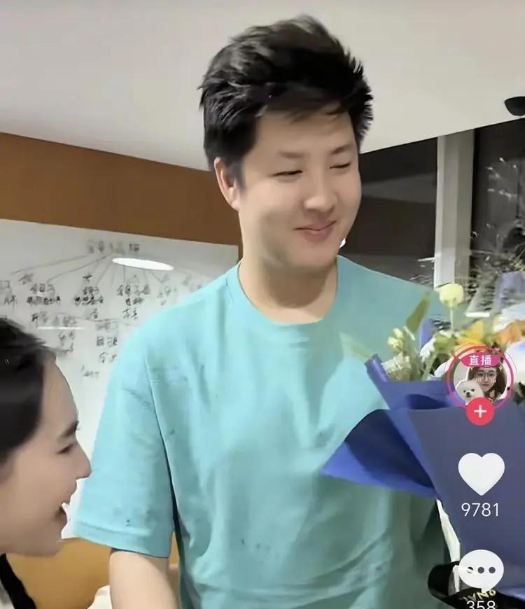 金龟子和女儿娃娃一起为女婿刘青林庆生，身高195cm的女婿比岳父王宁还帅！女儿一