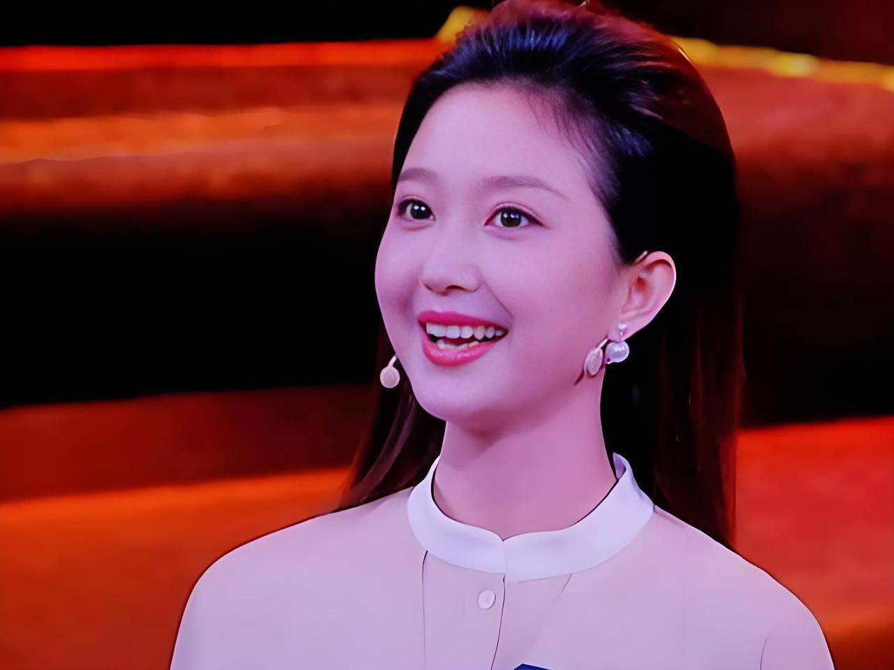 2026年春晚主持人名单一出，全网都在问：这个刘心悦到底什么来头？要知道能和任鲁