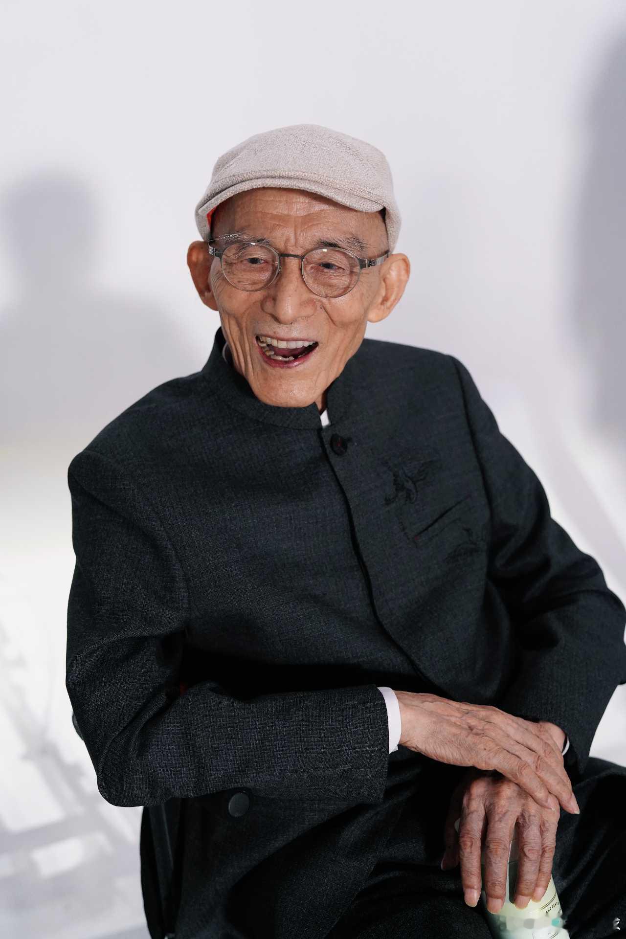 游本昌老师走了，93岁，很安详。女儿说他最后一句话是“我很舒服”。没有痛苦，睡着