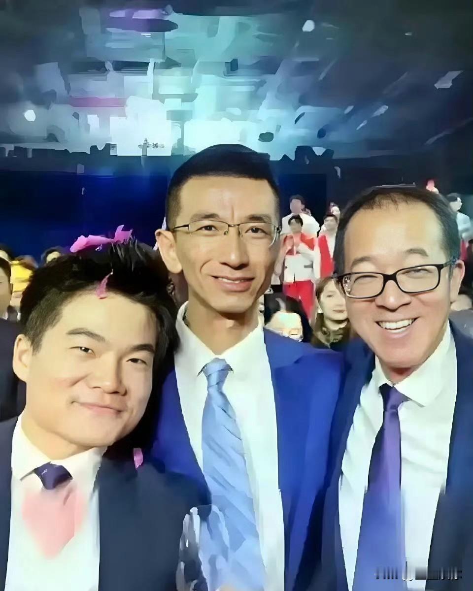 小孙的离职等于是小作文事件里的两个人最后都离开了。董宇辉带着估值几十亿的与辉同行