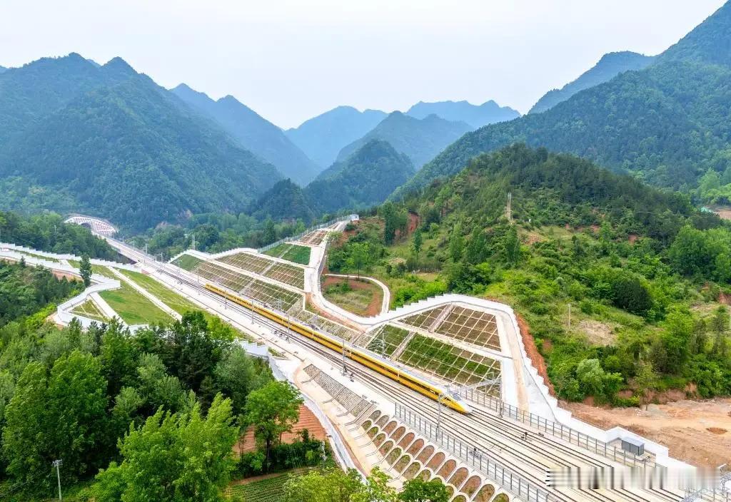 十堰、西安双向旅游彻底打通，普通人太受益！随着西十高铁通车越来越近，十堰和