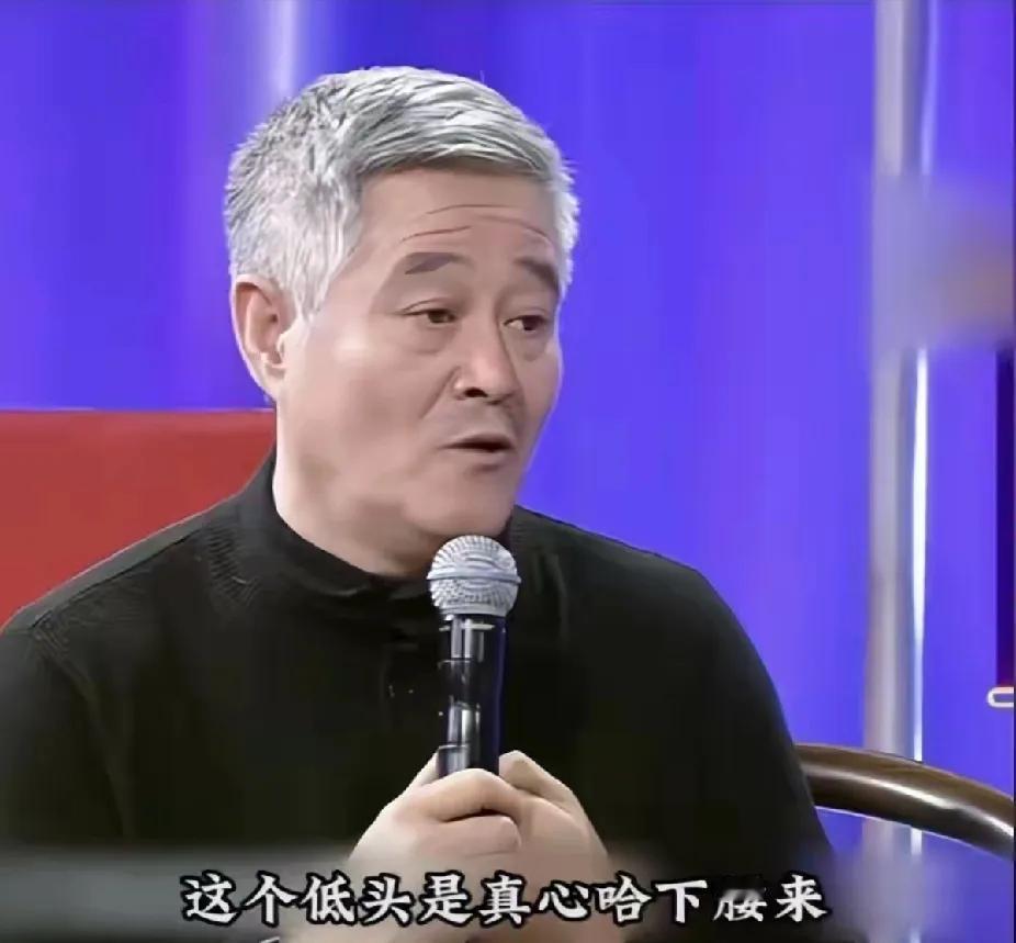 比起闫学晶账号被封，更恶心的事发生了，网友直呼，严查她儿子怎么混进新疆班的