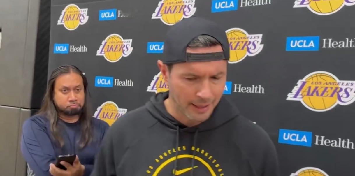 雷迪克找到了艾顿，跟他解释为什么G2最后用了海斯没用他：“他在这两场比赛中都是关