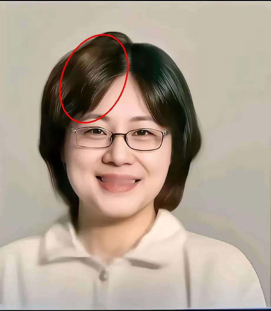肖飞这事真让人想不通。家里老婆要样有样，气质好还能旺夫，非去找个普通的董小