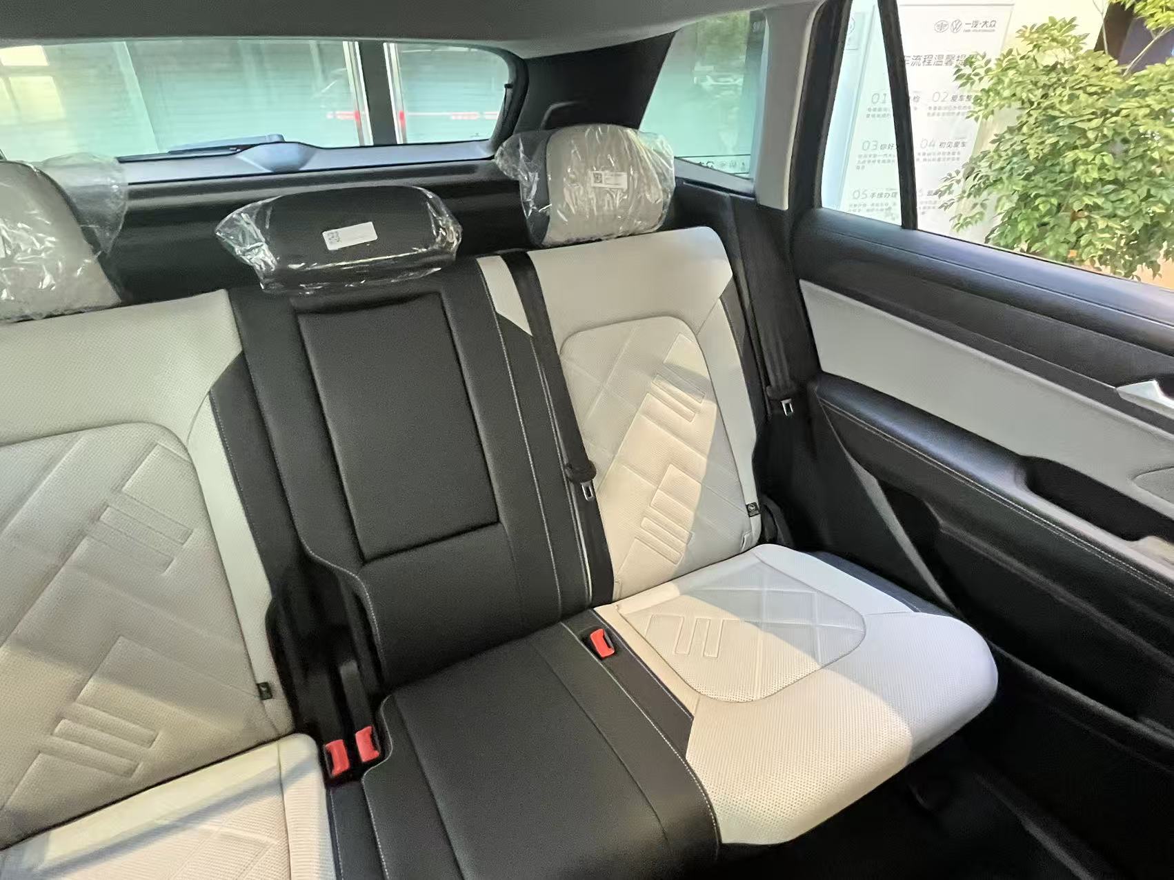 一汽大众全新揽巡震撼上市，硬核大五座SUV实力出圈！到店静态体验后，忍不住分