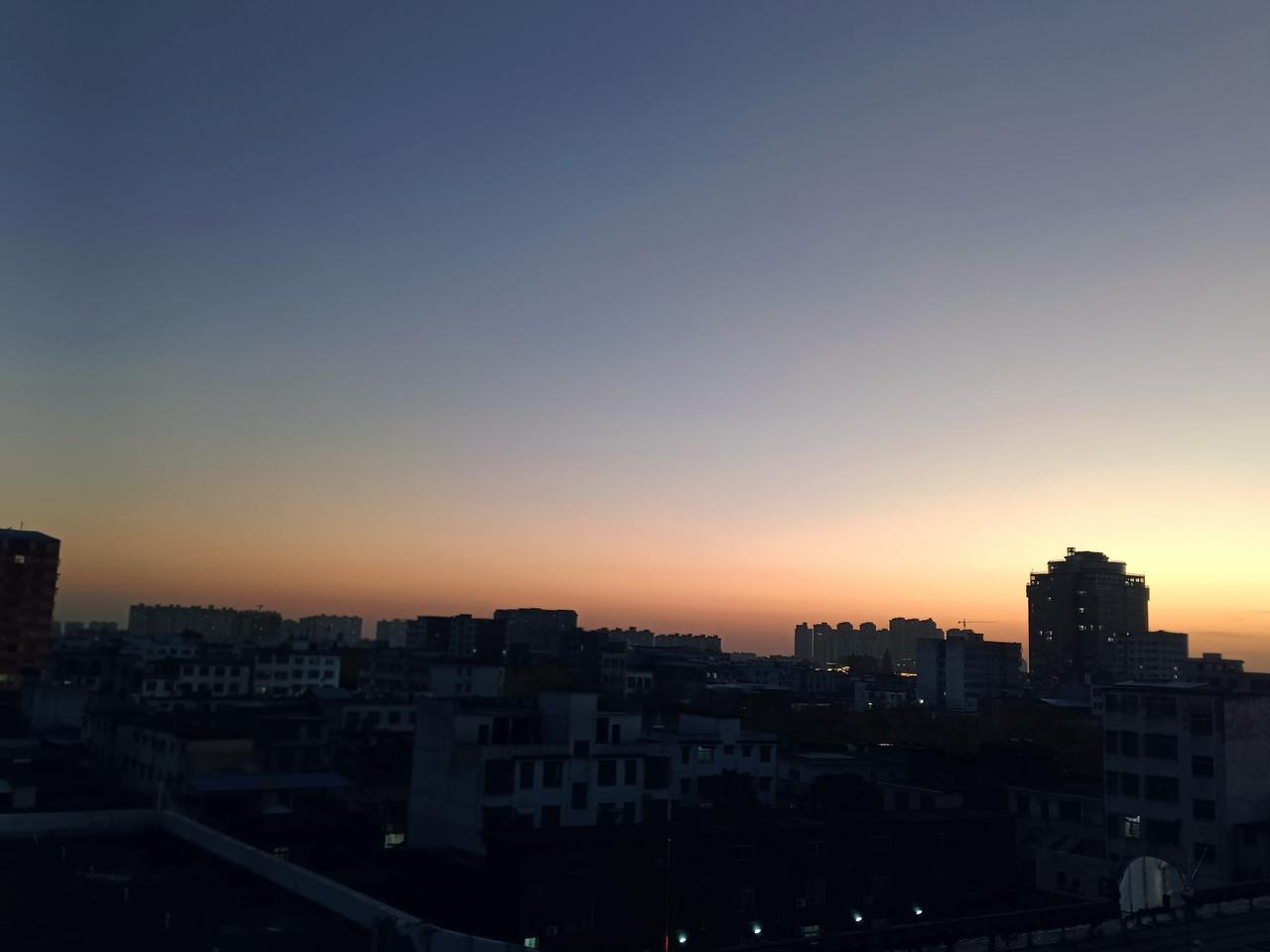 再读射雕英雄传，突然发现杨康与穆念慈他们的异性缘真的那么差吗？射雕英雄传里优