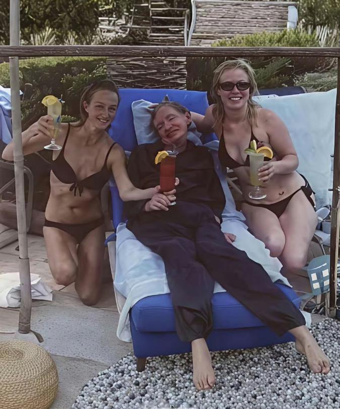 在爱泼斯坦事件里，看来也只有霍金相对干净点，因为他身体不行，物理上就干不了，也就