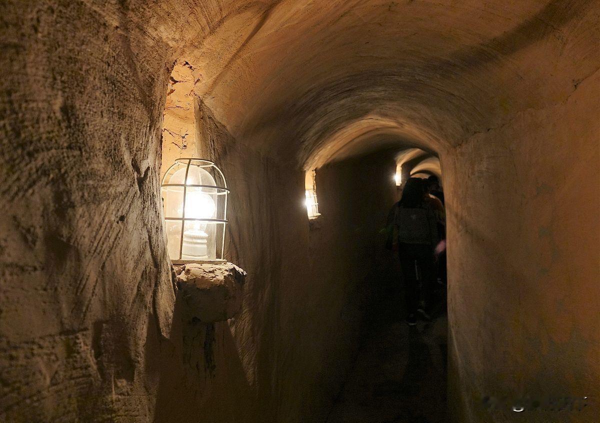 黄线围城：被困以色列控制区隧道的哈马斯武装人员，在绝境中挣扎来源:心灵暴风雨
