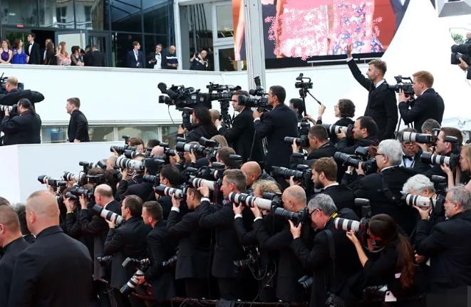 海外传来一条消息，国内还没有传开，但国外已经炸锅了！正在巴塞罗那举行的MWC大会
