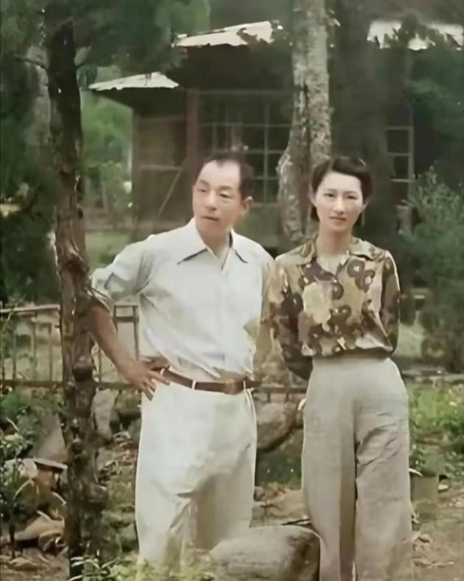 张学良在软禁的时候很喜欢喝可乐，每天要喝三四瓶。当时1美元可以买20瓶可乐，3.