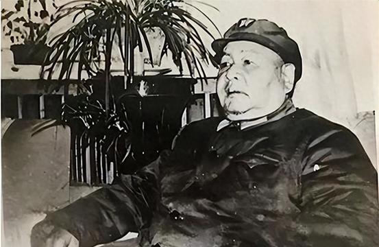 他不调粟裕身边当参谋长，或是纵队司令，滕海清也不会晋升太快？“1948年1月1