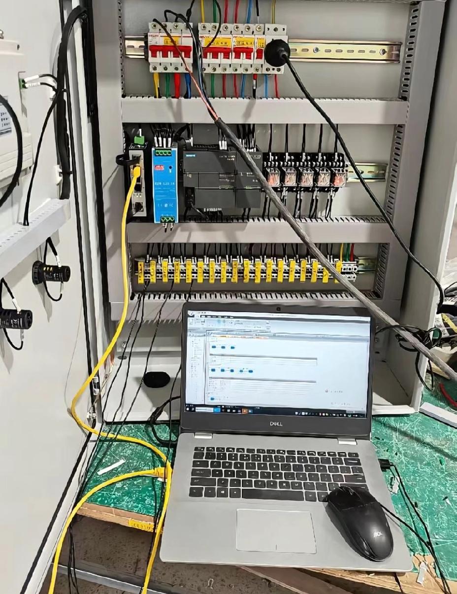 来了一个之前在上市公司工程部做电气总监，35年电气工作经验，什么PLC、机器人、