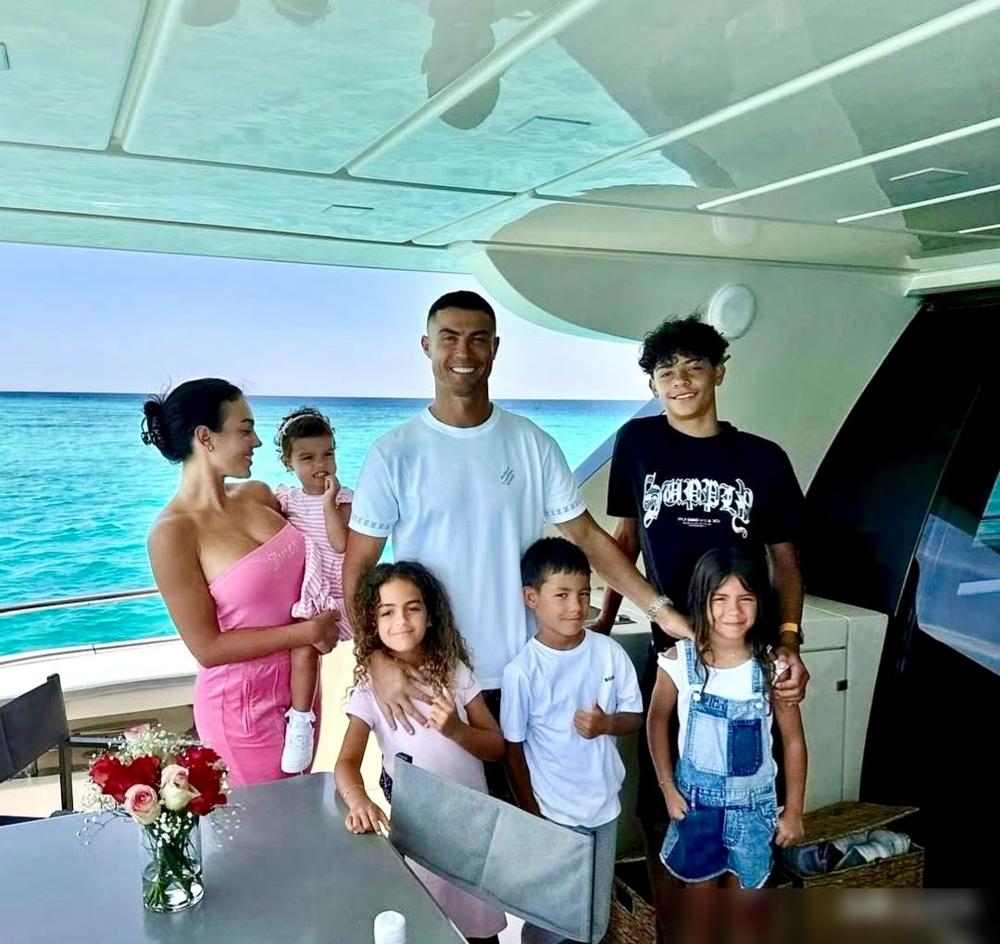 每月给你发80万工资，还送一套马德里豪宅，C罗女友乔治娜这份“工作”你敢接吗？