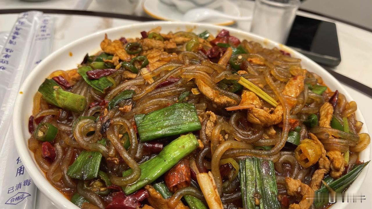 去旬邑农村镇子上吃饭，这样的饭菜怎么样！最近去旬邑太村镇，吃了一次农村镇子上的