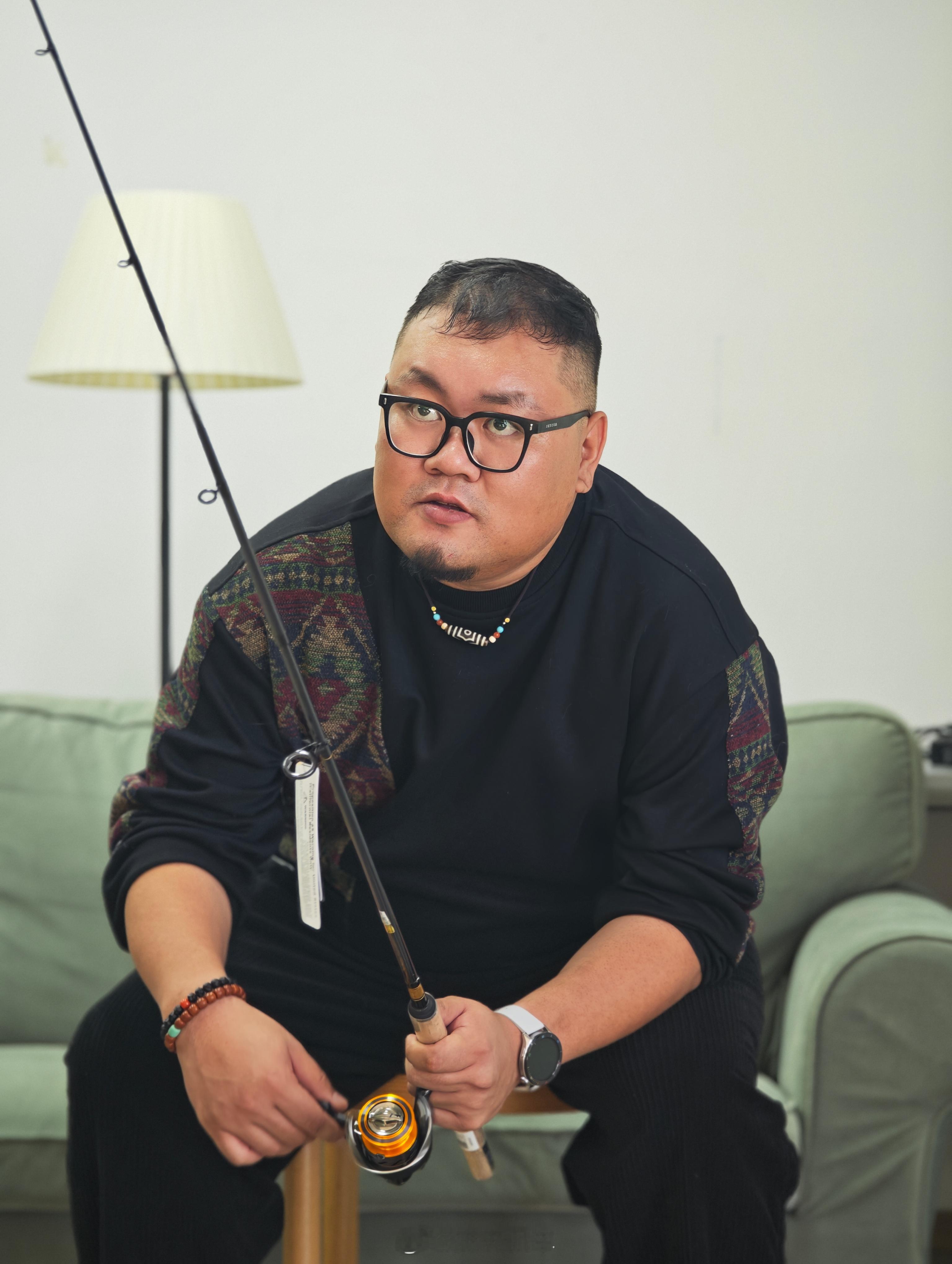 感谢不知名好朋友送来的达亿瓦套装，让我司钓鱼佬兴奋不已，让他从摸鱼变成了要去钓