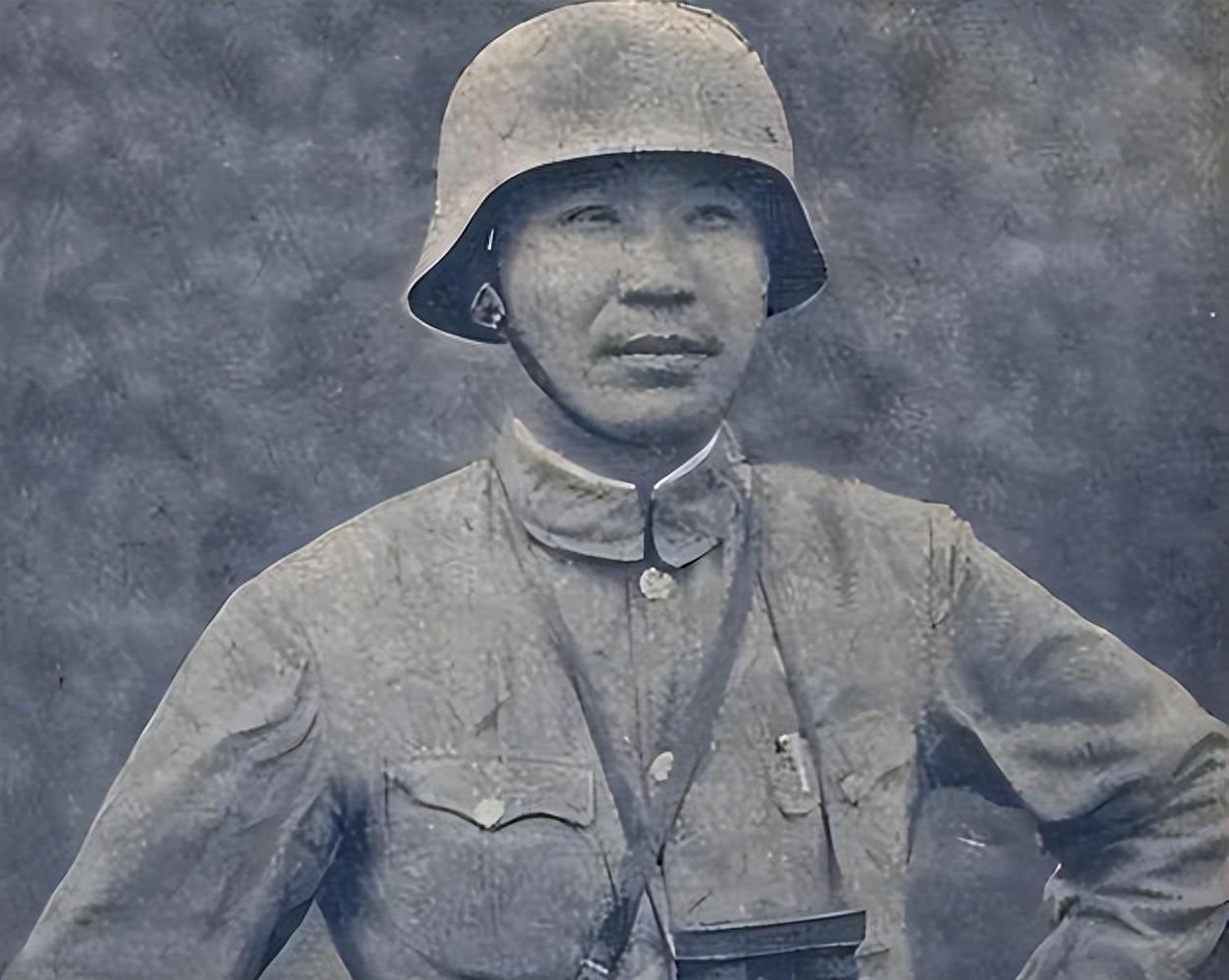 1935年，国民党少将王耀武刚打了胜仗，心情好得不行。手下跑来报告："旅长，抓了