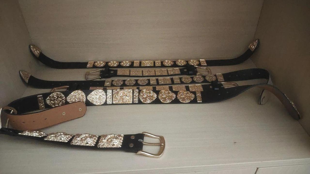 为什么明朝的革带传到韩国变成方形了？明朝一条标准的玉带上，缀着20块形状各异