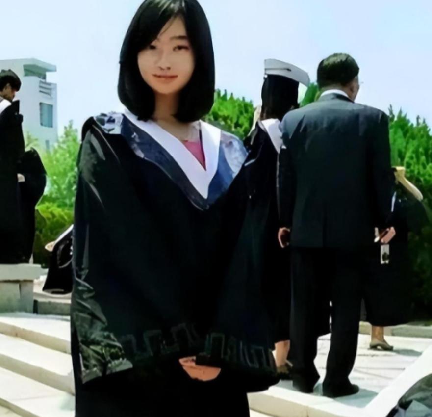 2008年，山东大学一个女孩，在睡梦中梦见佛祖慈祥的对她说：“你是我座下的童子，