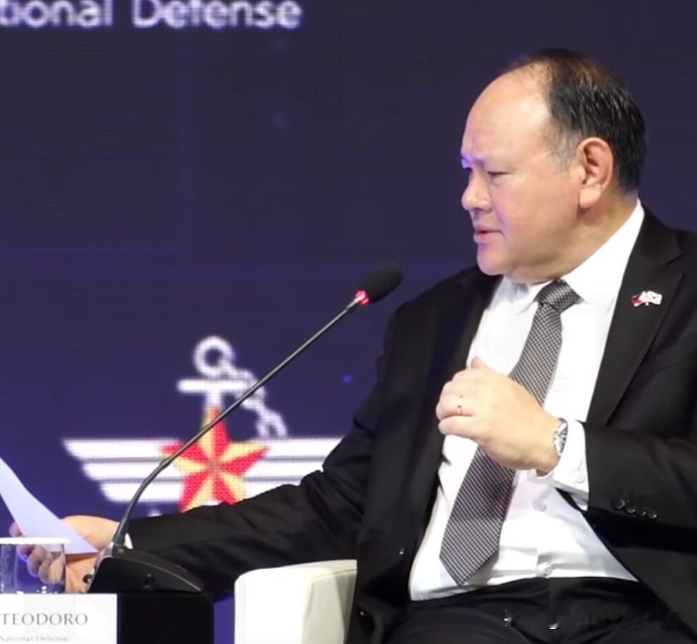 日本不敢干的事，菲律宾干了，菲防长举着一张纸批评中国2026首尔安全对话会