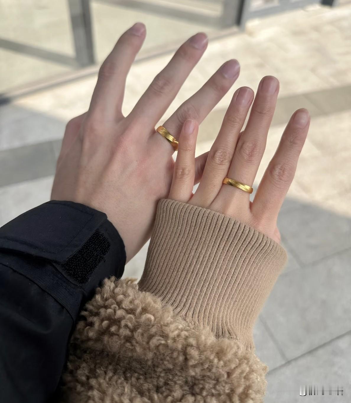 儿子要订婚了，我给儿媳转了2万块钱，让她把三金买下来。前两天，儿子和未来儿媳