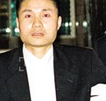 2001年5月20日清晨，当法警手持警绳出现在监舍门口时，张君刚刚吃完一盒方便面