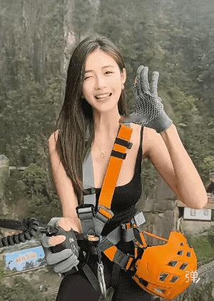 她起码很勇敢，敢挑战自己👍