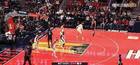 神啊，快救救火箭老将卡佩拉吧！众所周知，卡佩拉是一位篮下吃饼高手，可是今天卡佩