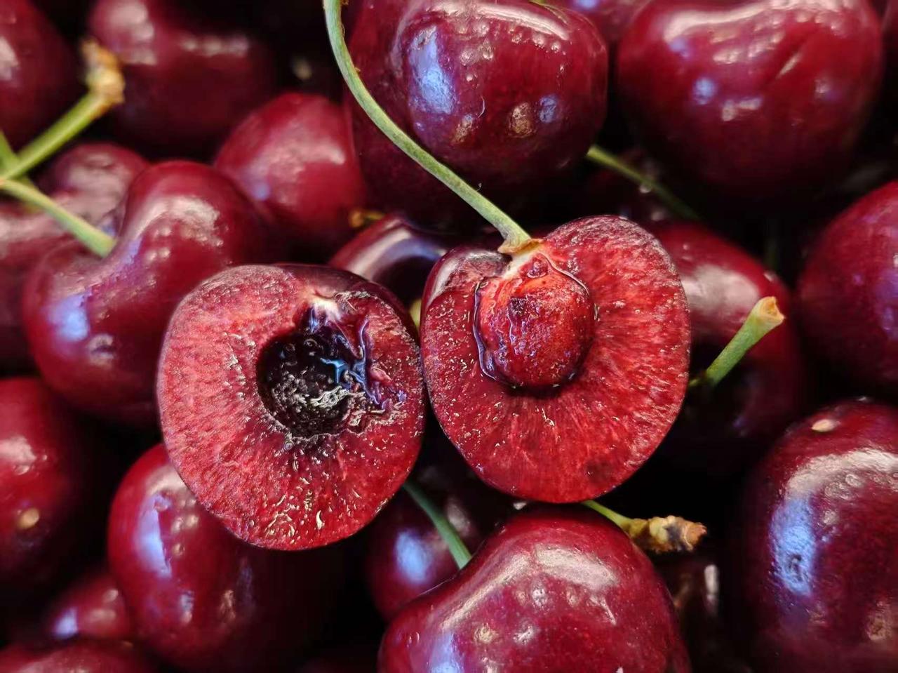 我七八年前，就说楼下开的那家百x园会倒闭，为什么呢？水果卖得太贵了。100元