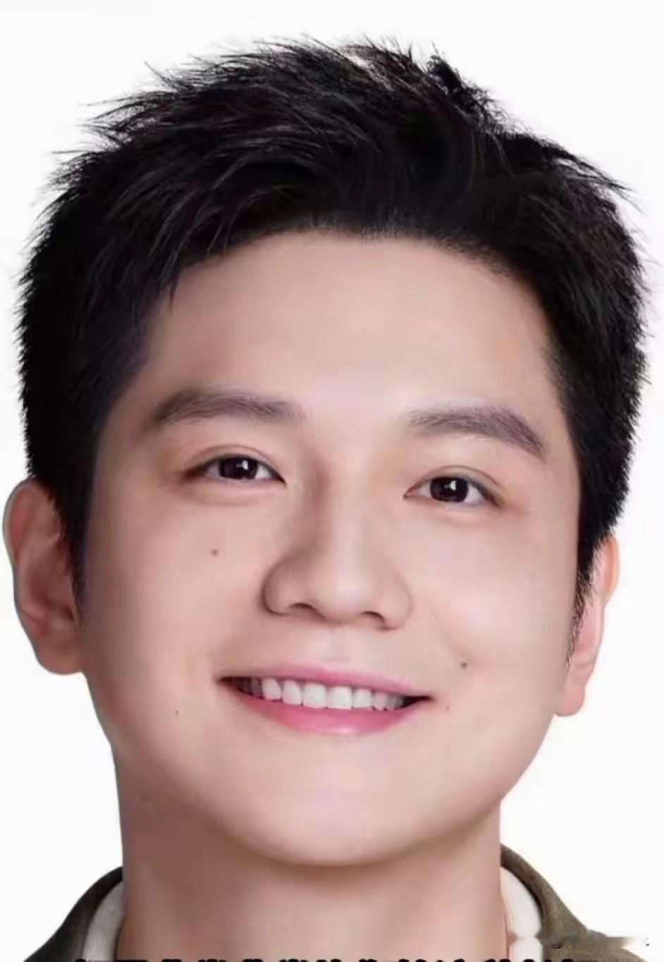 谁说人不可貌相樊振东就是让人看着舒服，看着心情明媚，他一脸正气，嘴角上