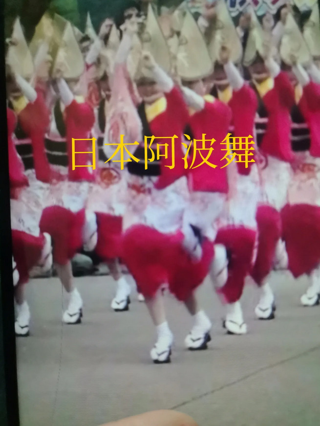 暴走团是日本人在作祟？网友：暴走动作跟日本拜鬼招魂的阿波舞高度相似。有网