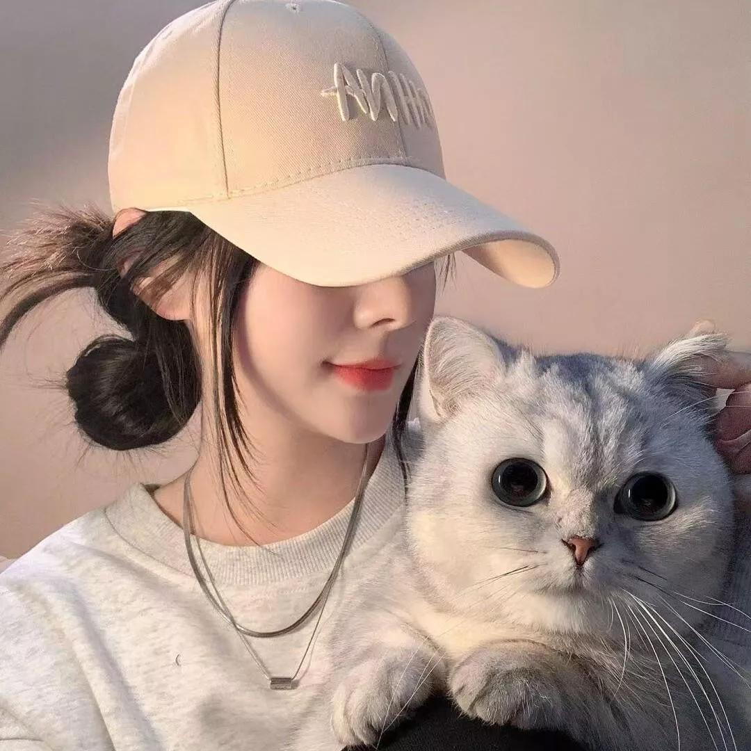 阳光明媚的一天，我和我的小猫咪🐱一起享受美好时光🌞💕猫咪萌萌哒猫咪萌照