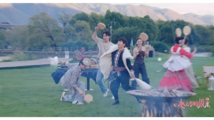 看到王乐晨被打大家好开心,特别是卢远,完全没有上前的意思,默默拍下来