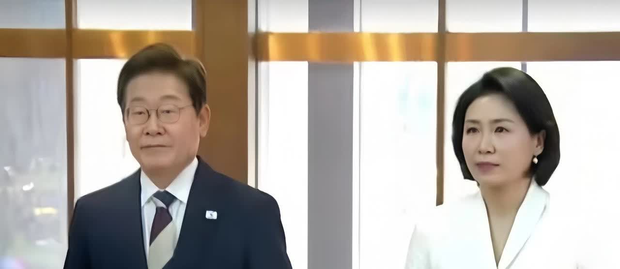 李在明，我专门了解了一下，不扒不知道，一扒才发现，他竟为了不再生孩子直接