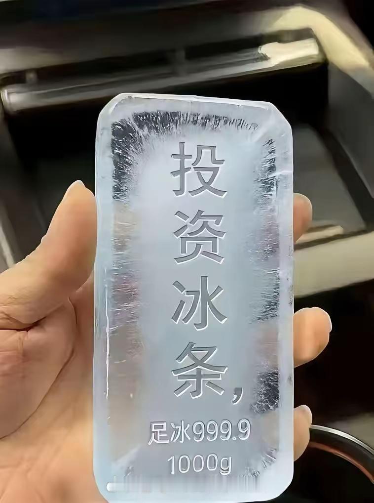 听过一件让人唏嘘的故事。成都一位善良的阿姨，多年默默资助一名山区女孩。从小